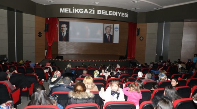 Melikgazi'de çocukların sinema keyfi