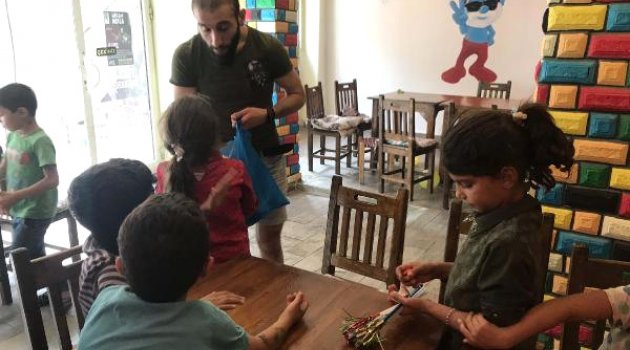 Mendil Satan Çocuklar 'Şirin Baba' Kafede Eğlendi
