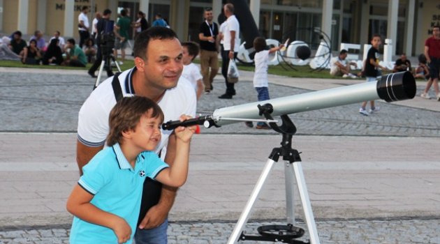 Meraklı Çocuklarla Gökyüzüne Yolculuk