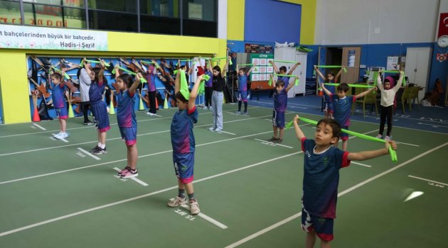 Meramlı çocuklar, spor eğitimi alıyor