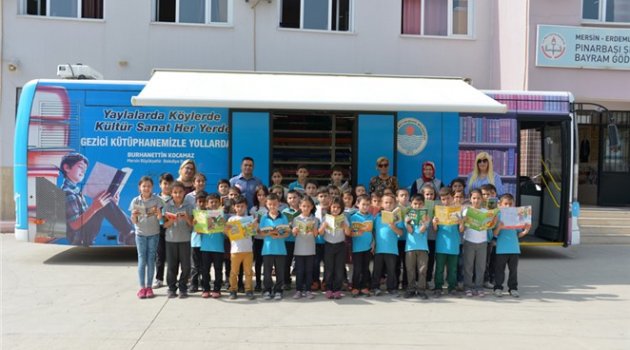 Mersinli çocuklar Gezici Kütüphane'nin yolunu gözlüyor