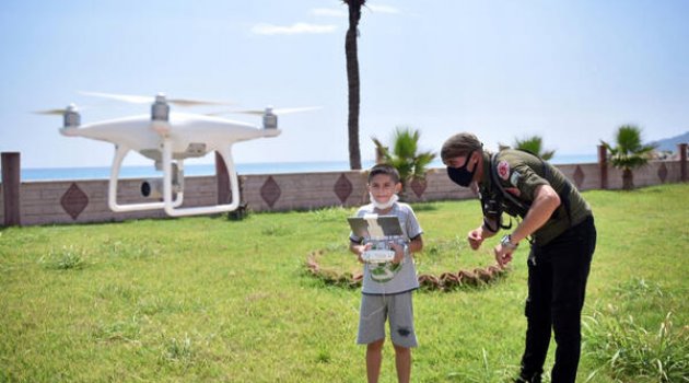 Mersinli çocuklar ilk kez drone uçurdu