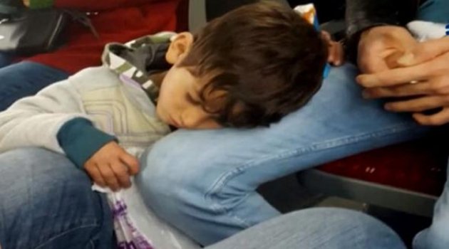 Metrobüste Yürek Burkan Görüntü