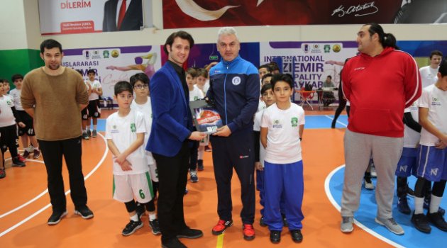 Minik Basketbolcular Gaziemir'de Ter Dökecek