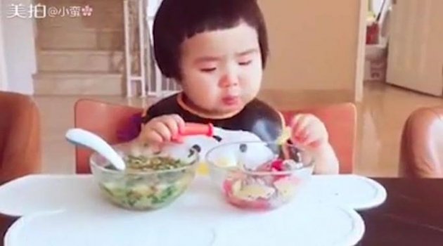 Minik Bebek Sildi Süpürdü Sosyal Medyada Olay Oldu