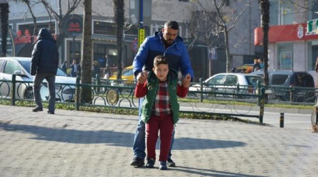 Minik Berat Koşup Oynamak İstiyor