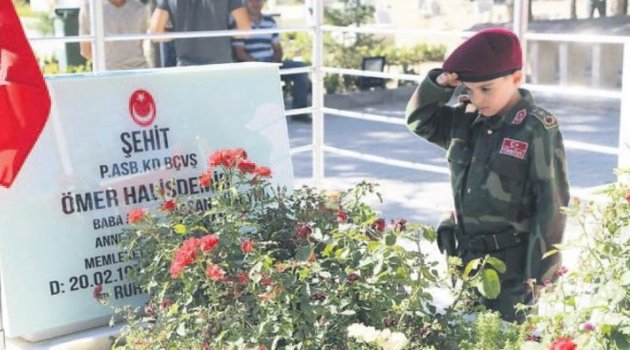 Minik Bordo Bereliden Halisdemir’e Vefa