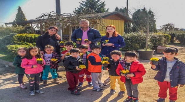 Minik Çevreciler Fidan Dikti