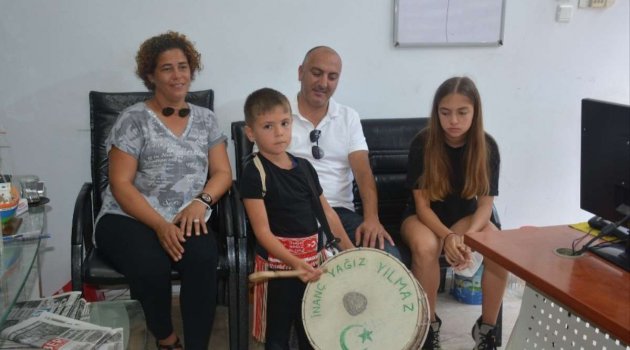 Minik davulcu Yağız görenleri şaşırtıyor