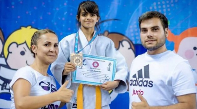 Minik Eda Türkiye Şampiyonu Oldu