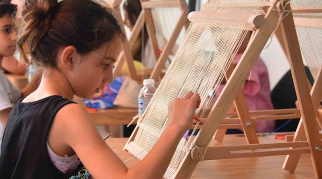 Minik eller ilk dokumalarını yaptı