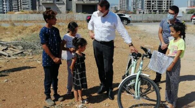 Minik Esmanur'un bisiklet hayali gerçek oldu