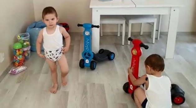 Minik Hamza’dan geriye ikizi ile oynadığı anlar kaldı