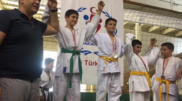 Minik judocular yine farkını gösterdi