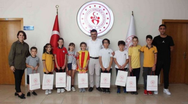 Minik masa tenisçilere sürpriz hediye