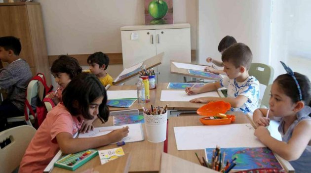 Minik öğrenciler kendilerini keşfediyorlar