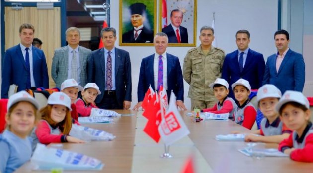 Minik öğrenciler, kriz masasına oturdu