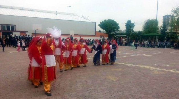 Minik Öğrenciler Yaşlılarla Buluştu