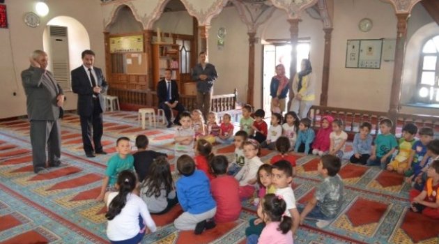 Minik Öğrencilerden Cami Ziyareti