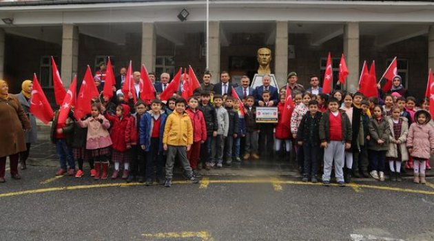 Minik Öğrencilerden Mehmetçiğe 6 Bin Liralık Bağış