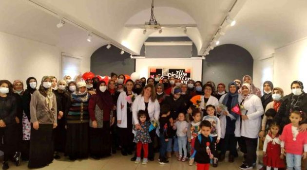 Minik öğrencilerden öğretmenlerine sürpriz