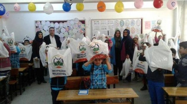Minik Öğrencilere Kırtasiye ve Ayakkabı Yardımı