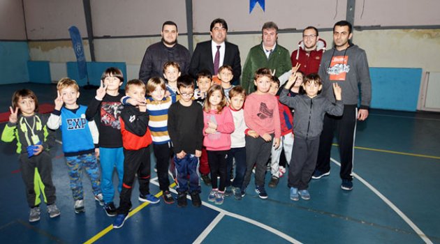 Minik Öğrencilere Madalya