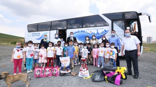 Minik öğrencilerinden örnek davranış