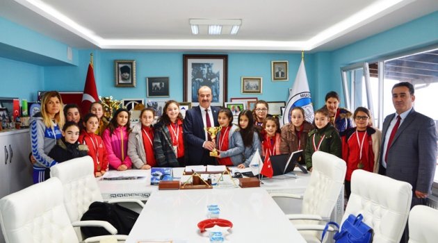 Minik Şampiyonlar Kupayı Başkan Türkyılmaz'a Getirdi