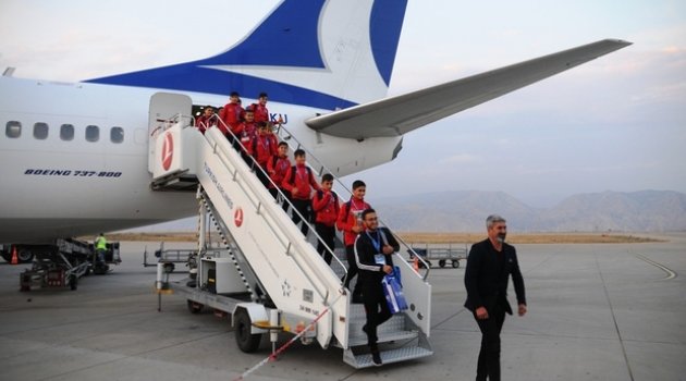 Minik Şampiyonlara Görkemli Karşılama