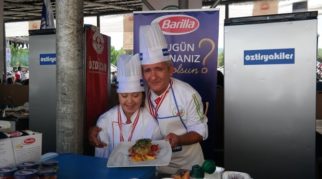 Minik şefler ‘Mengen Aşçılar Festivali’nde makarna tarifleriyle yarıştı