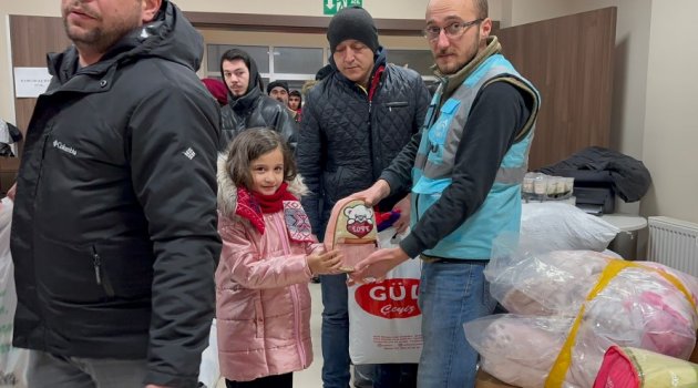 Minik Tuna'nın depremzedelere yardımı duygulandırdı