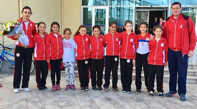 Minik Voleybolcular Lider Tamamladı