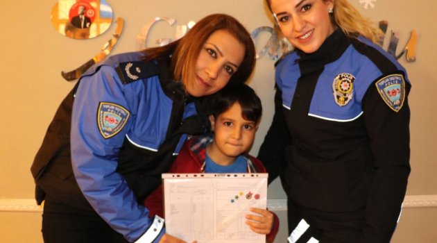 Minik Yağız Karnesini De Polislerden Aldı