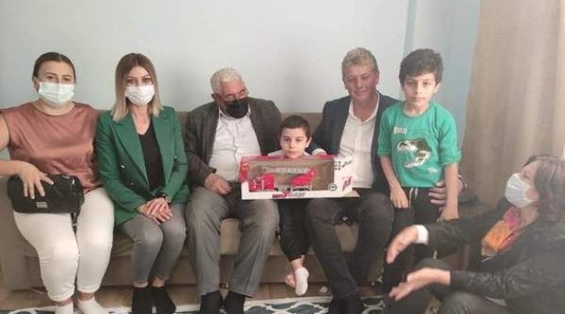 Minik Yunus’un yüzünü güldüren ziyaret