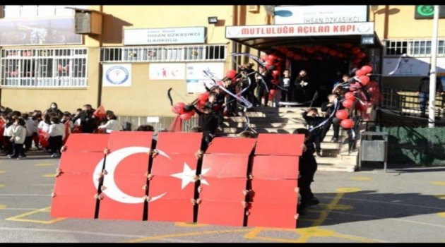 Minikler Atatürk'ü andı