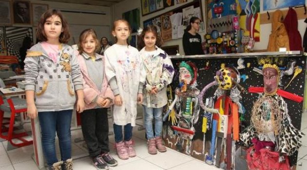 Minikler Atık Malzemelerle Sanatsal Yönlerini Geliştiriyor