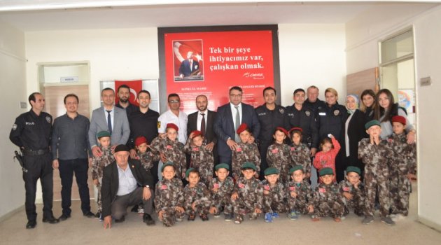 Minikler Çakı Gibi Polis Oldu