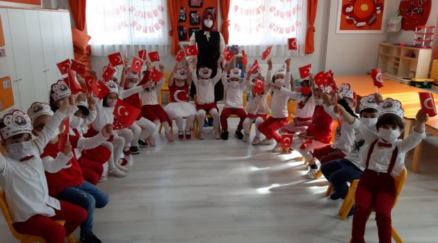 Minikler Cumhuriyet Bayramı'nı coşkuyla kutladı