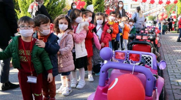 Minikler eğlenerek trafik kurallarını öğreniyor