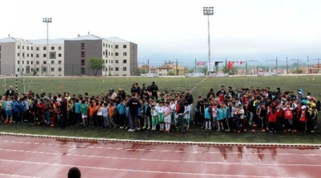 Minikler Futbol Şöleni Başladı