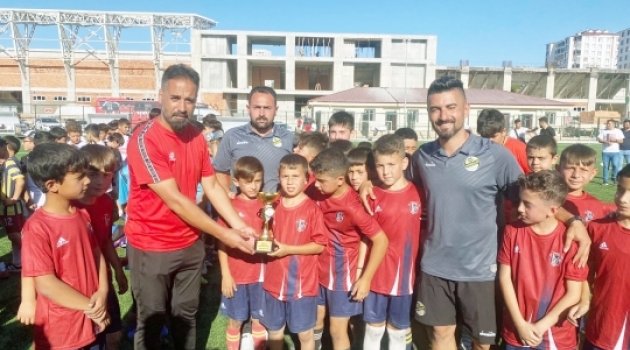 Minikler futbola doydu