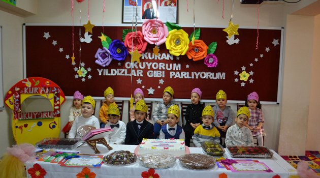 Minikler Kur’an’a Geçmenin Sevincini Yaşadı