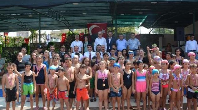 Minikler Madalya İçin Kulaç Attılar