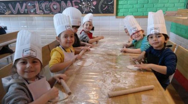 Minikler Pizza Yapmayı Öğrendi