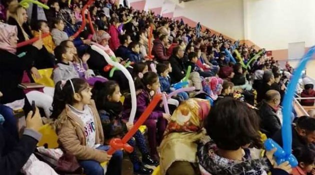 Minikler Sirk Gösterisinde Doyasıya Eğlendi