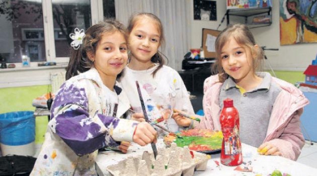 Minikler, Şişelerden Eşya Yapıyor