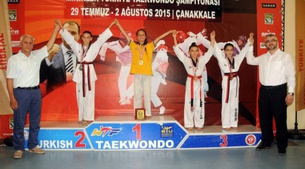 Minikler Taekwondo'da Şampiyonlar Belli Oldu