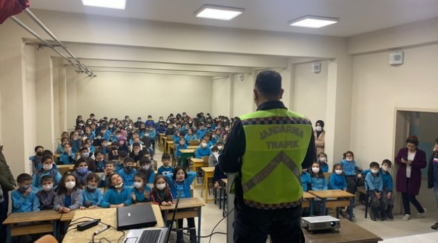 Minikler trafik kurallarını jandarmadan öğrendi