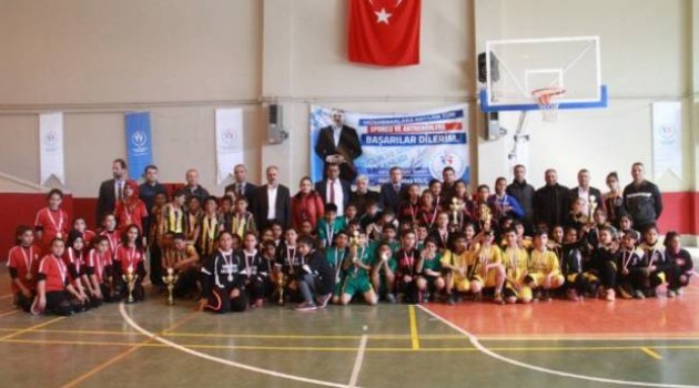 Minikler Voleybol Final Müsabakaları Sona Erdi